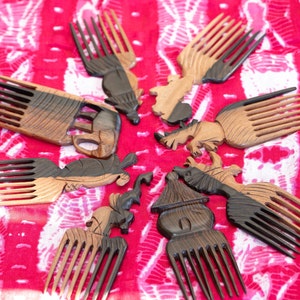 Handgeschnitzter afrikanischer hölzerner Haarkamm