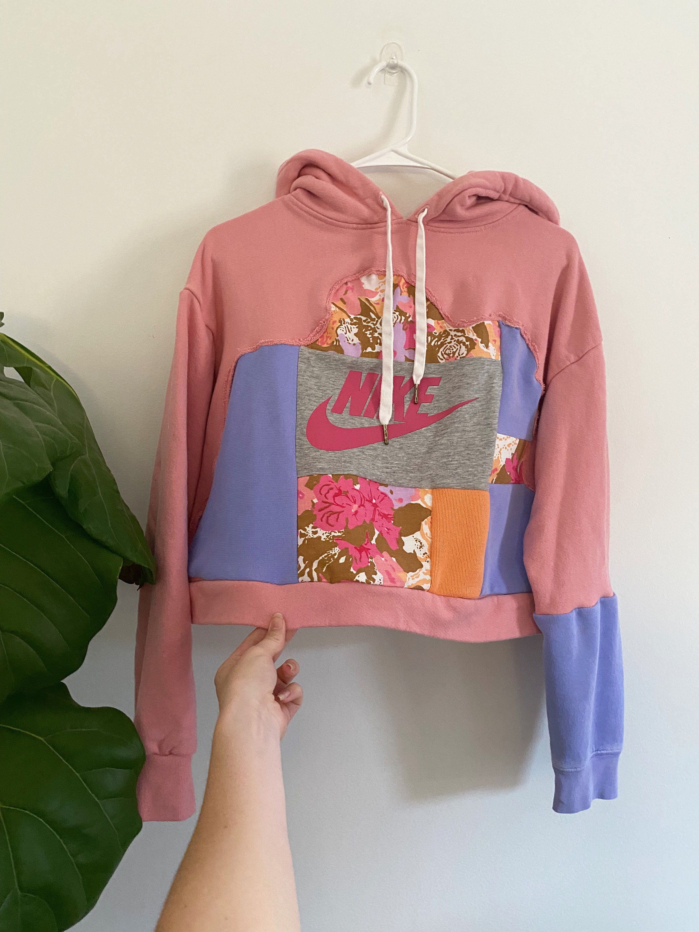 Black Pink Rose Flower Print Women's Sweatshirt main image 0