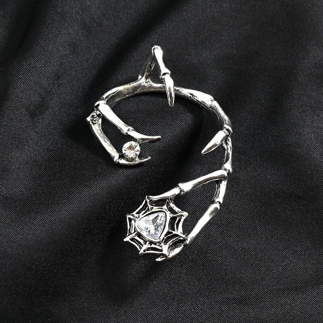 Gothic Spider Ear Cuff, Silver Spider  Heart Cuff Earrings, Punk Spider Wrap Earrings, Silver