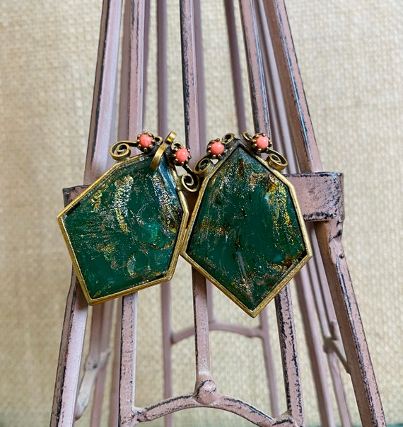 Vintage Emerald Green and Gold Earrings | Marble … - image 4