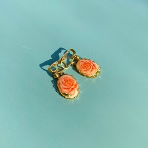 Vintage Gold Tone Dangle Clip Earrings with Pink Peachy Colored Roses
