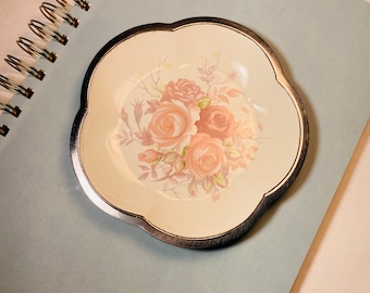 Vintage weiße Blumen geformte Schmuckstück / Schmuckschale mit rosa Ton Rosen | Edelstahl Japan