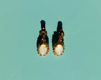Vintage Gold Tone White and Yellow Clip-on Drop Earrings