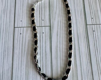 Zilveren ketting en armband met zwarte geweven stof en harthanger | Edgy gothic-sieraden | Statementchoker |