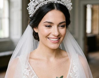 Handgjord kristallpärlad brudtiara - prinsessstil bröllopshåraccessoar - unik brudkrona för brud
