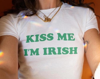 Kiss Me I&#39;m Irish, St Patricks Day Baby Tee, Y2K Coquette Baby Tee, St Paddys Irish Crop Top, Lucky Girl Baby Tee, Cute 90s Baby Tee