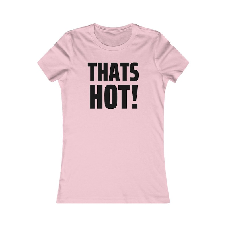 Paris Hilton Thats Hot Tee, Linda camiseta Y2K, camisa Y2K de moda, camiseta con eslogan Y2K, gráfico Y2k, camiseta para bebés Y2K, camiseta estética 2000, estética Y2K imagen 5