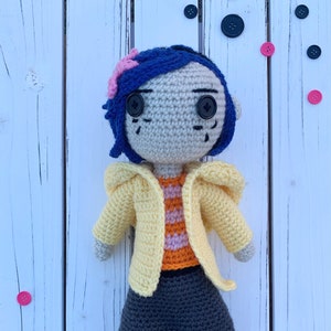 Gehäkelte Coraline Puppe