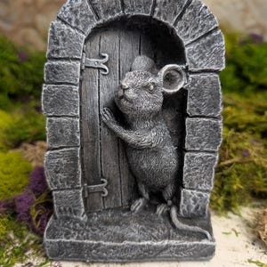 Mouse Garden Door Statue - Concrete Antiqued Stone Finish Statue