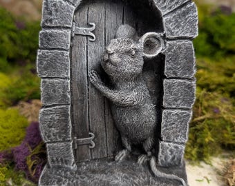 Mouse Garden Door Statue - Concrete Antiqued Stone Finish Statue