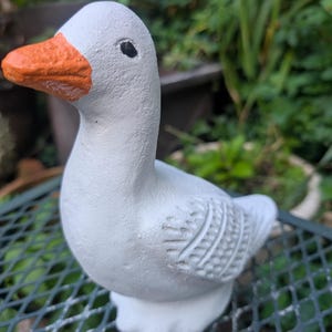 Desk Goose or duck 7&quot; Statue Concrete - Concrete Goose Statue Perfect For Animal Lover Gift 7,&quot; American Dress up goose