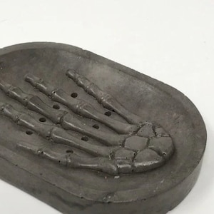 Concrete Oval Skeleton Hand soap dish, cement soap tray, minimalist modern bathroom, unique soap dish, Self Draining, Soap Dish