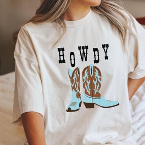 Cowgirl Boots Shirt, Howdy Shirt, Western Graphic Tee, Oversized Shirt, Cute Country Shirts, Cowgirl Shirt, Country Concert Tee, Girls Gift