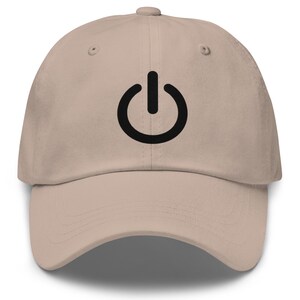 Gorra con botón de encendido/apagado – Gorra minimalista para amantes de la tecnología – Regalo para gamers y aficionados a la informática