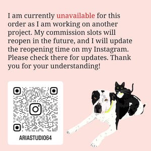 Puede incluir: Un perro blanco y negro con un gato negro en su espalda. El perro est&aacute; acostado con la cabeza girada hacia un lado. El gato est&aacute; mirando a la c&aacute;mara. La imagen tambi&eacute;n incluye un c&oacute;digo QR con el texto "ARIASTUDIO64" debajo.