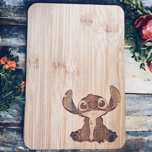 Personalisiertes Stitch Schneidebrett - Gravur Bambus Käse & Wurstwaren Geschenk