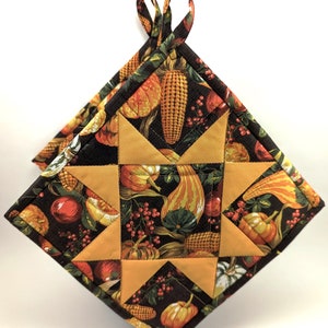 Handgjorda quiltade grytlappar / värmeunderlägg, 100 % bomull, set om två med galgar, 20 cm fyrkantigt / korsvägar och Aunt Elizas stjärnquiltmönster