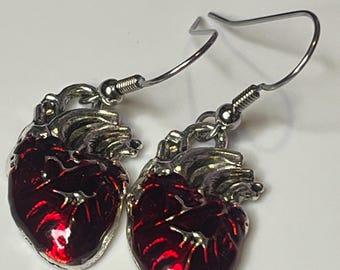 Gothic Human Heart Earrings - Dangle Scary Jewelery Halloween Spooky Metal Red