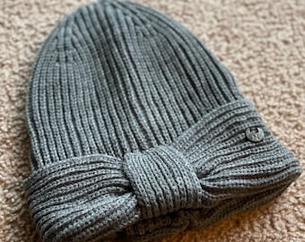 Geknoopte winterbeanie voor dames: warme acrylmuts