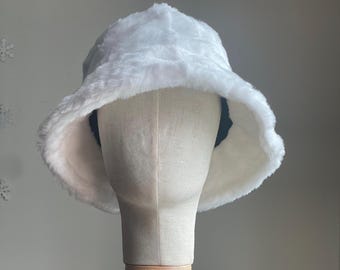 Pluszowy kapelusz typu bucket z imitacji futra: miękka, zimowa moda