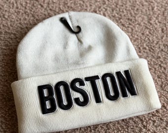 Damska czapka Boston z haftem: akrylowa czapka zimowa