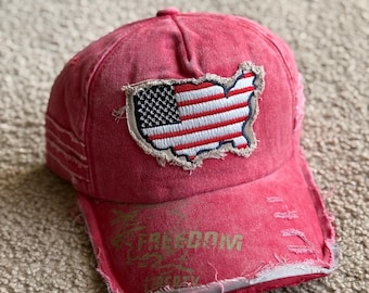 Zniszczony dżinsowy kapelusz z amerykańską flagą: vintage, patriotyczna czapka USA