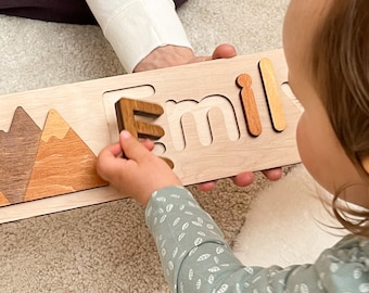 Puzzle personnalisé en bois pour les amoureux de la nature - Porte-nom Montessori avec ours et montagnes - Cadeau d'un 1er anniversaire pour fille ou garçon