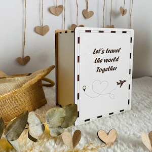 Tirelire personnalisée pour adultes par WittleWood - Tirelire décorative pour économiser de l'argent sur le voyage 365 jours - Cadeau de la Saint-Valentin pour elle et lui