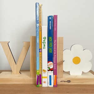Sujetalibros personalizados para decoración de guardería infantil - Organizador de libros de madera - Titular de libros Montessori - Regalo para amantes de la lectura - Regalo de comedor