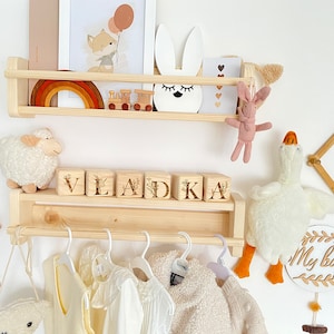 Alfabeto floreale: blocchi di legno personalizzati per decorazioni per la cameretta dei bambini e regali per baby shower