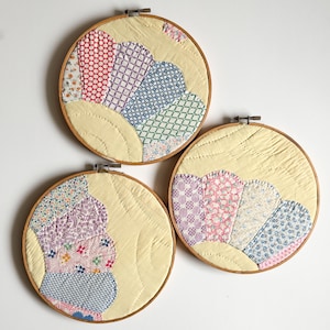 Vintage Feedsack Dresden Plate Quilt Block Display, Hoop Wall Art, Farmhouse Cottagecore Antique Quilt Wall Decor, Nursery Decoration
