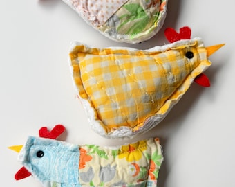 Vintage Quilt Chicken Pillow: Farmhouse Bowl Filler, Quilted Stuffed Hen, Tiered Tray, Small Size 5 x 4