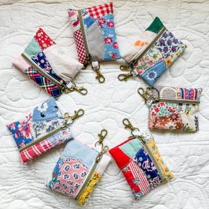 vintage quilt zipper pouch, repurposed antique quilt top, feedsack fabrics, antique quilt coin purse, purse organizer