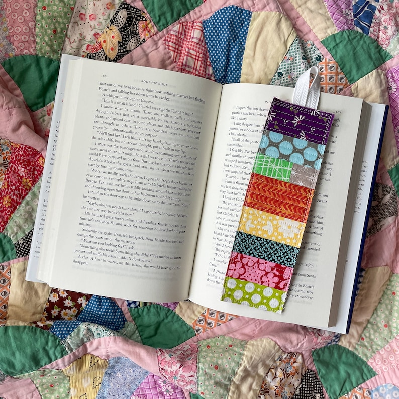 Scrappy Quilted Bookmarks: Colorful Fabric Page Keeper Cookbook Bible ...