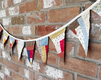 Vintage Quilt Bunting, Log Cabin Quilt Flag Banner, Cabincore, Repurposed Antique Quilt, Little House, Farmhouse Decor, Cottagecore