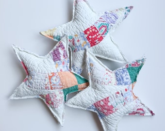 Set of 3 vintage feedsack quilt stars, quilted star pillows, antique quilt stuffed stars, bowl filler, cottagecore, nursery decor, farmhouse