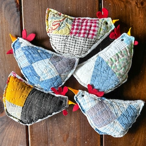 Vintage quiltkipkussen: boerderijkomvuller, gewatteerde gevulde kip, Barnyard Friends, groot formaat 8 x 5