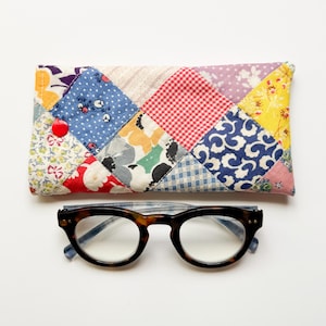 Quilted glasses case made from vintage feedsack patchwork quilt top, peeper keeper, eyeglass case, sunglasses holder, upcycled quilt top