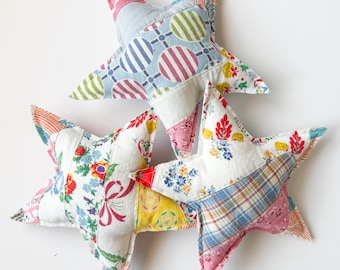 vintage feedsack quilt stars, set of 3, hand-cut quilted star pillows, antique quilt stuffed stars, bowl filler, cottagecore, nursery decor