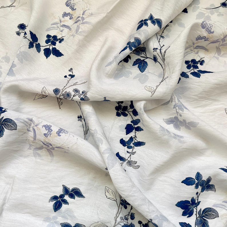Tryckt blommigt tyg, Tenceltyg, Klädtyg, Sommarklänningstyg, Mjukt tyg, Blommigt tyg, Klänningstyg, DIY-tyg, Pris för 1/2 Yard Vit