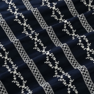 Geborduurde katoenen stof, marineblauwe stof, gordijnstof, bloemenstof, geborduurde stof, jurkstof, stof, op maat gesneden stof, katoenstof