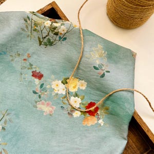 Tryckt blommigt tyg, Tenceltyg, Klädtyg, Sommarklänningstyg, Mjukt tyg, Blommigt tyg, Klänningstyg, DIY-tyg, Pris för 1/2 Yard Blå