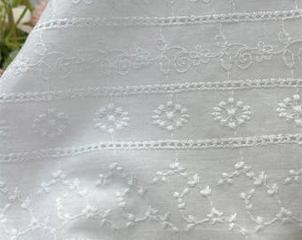 Bloemen geborduurde katoenen stof, witte stof, zomerjurkstof, bloemenstof, geborduurde stof, jurkstof, stof op 1/2-yard gesneden