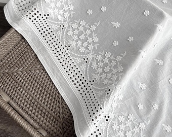 Blommigt bomullstyg, Broderat tyg, Vitt tyg, Klänningtyg, Blommigt tyg, Tyg på 1/2 yard, Broderat bomullstyg, Klänningtyg