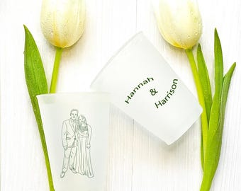 Gepersonaliseerde trouwbekers met portret en matte afwerking, als bedankjes voor je gasten.