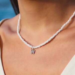 Collar con inicial de cuentas personalizado, gargantilla personalizada, regalo de cumpleaños para niña, joyería de cuentas para playa y verano.