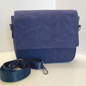 Waxed Canvas Messenger Style Crossbody Bag, Waxed Canvas Purse, Great for Gift for Birthday Gift Bridesmaid Gift Graduate Gift, Gift for Her