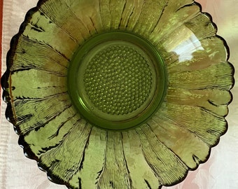 Sunflower Green Glass design Serving Bowl, Anchor Hocking Avocado Pressed Depression Glass, Flower Petals 1970’s