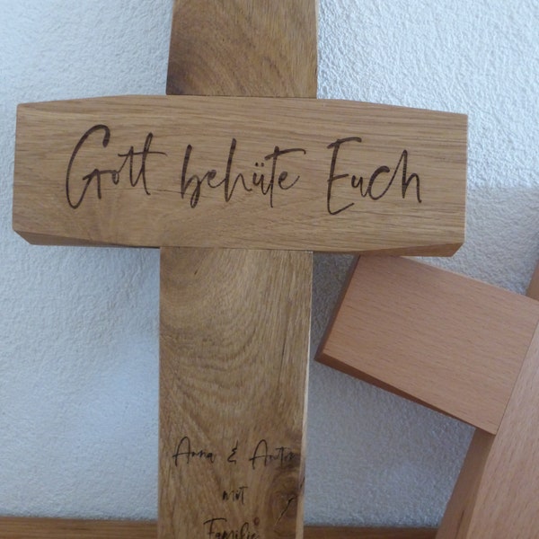 Holzkreuz mit individueller Gravur