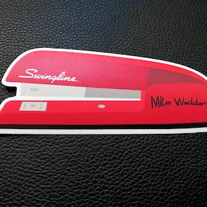 Milton's Red Stapler - 4 inch brede duurzame matte vinylsticker - kantoorruimte Milton Fanart Slaps